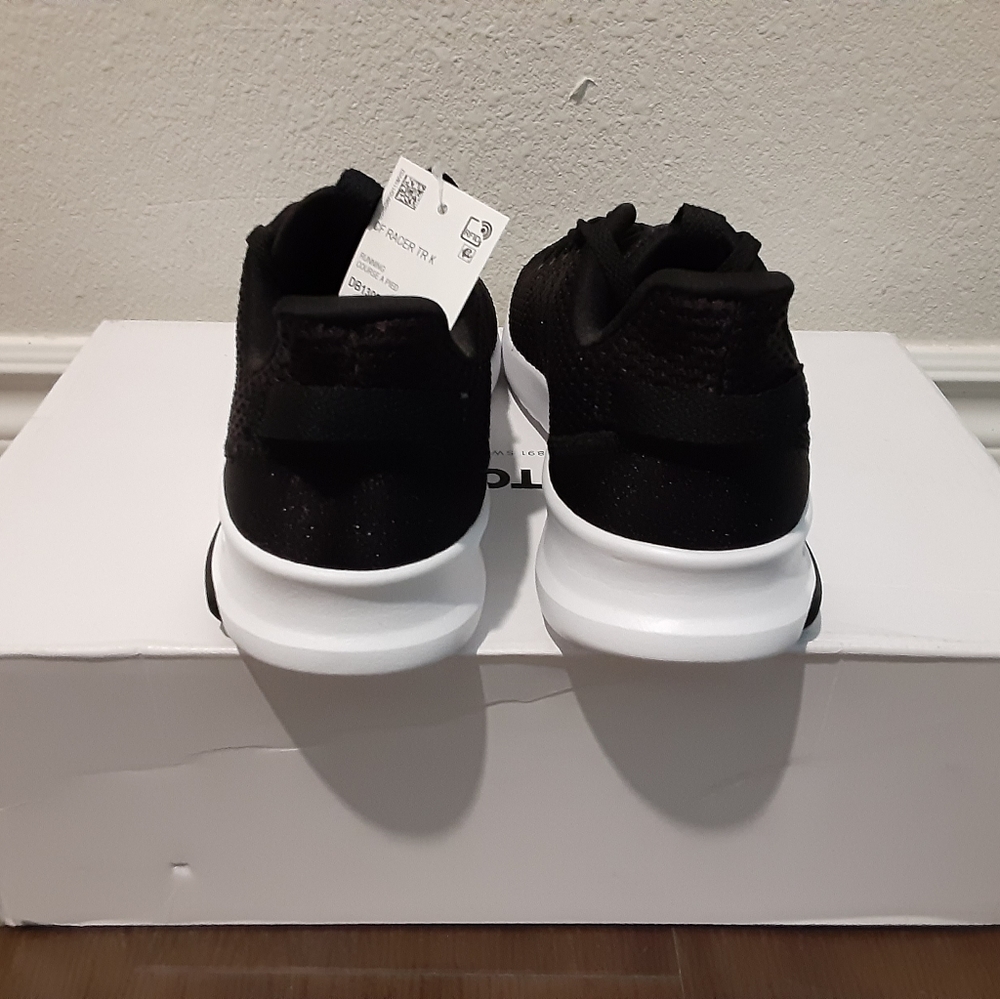 Adidas - Picture 3 of 4